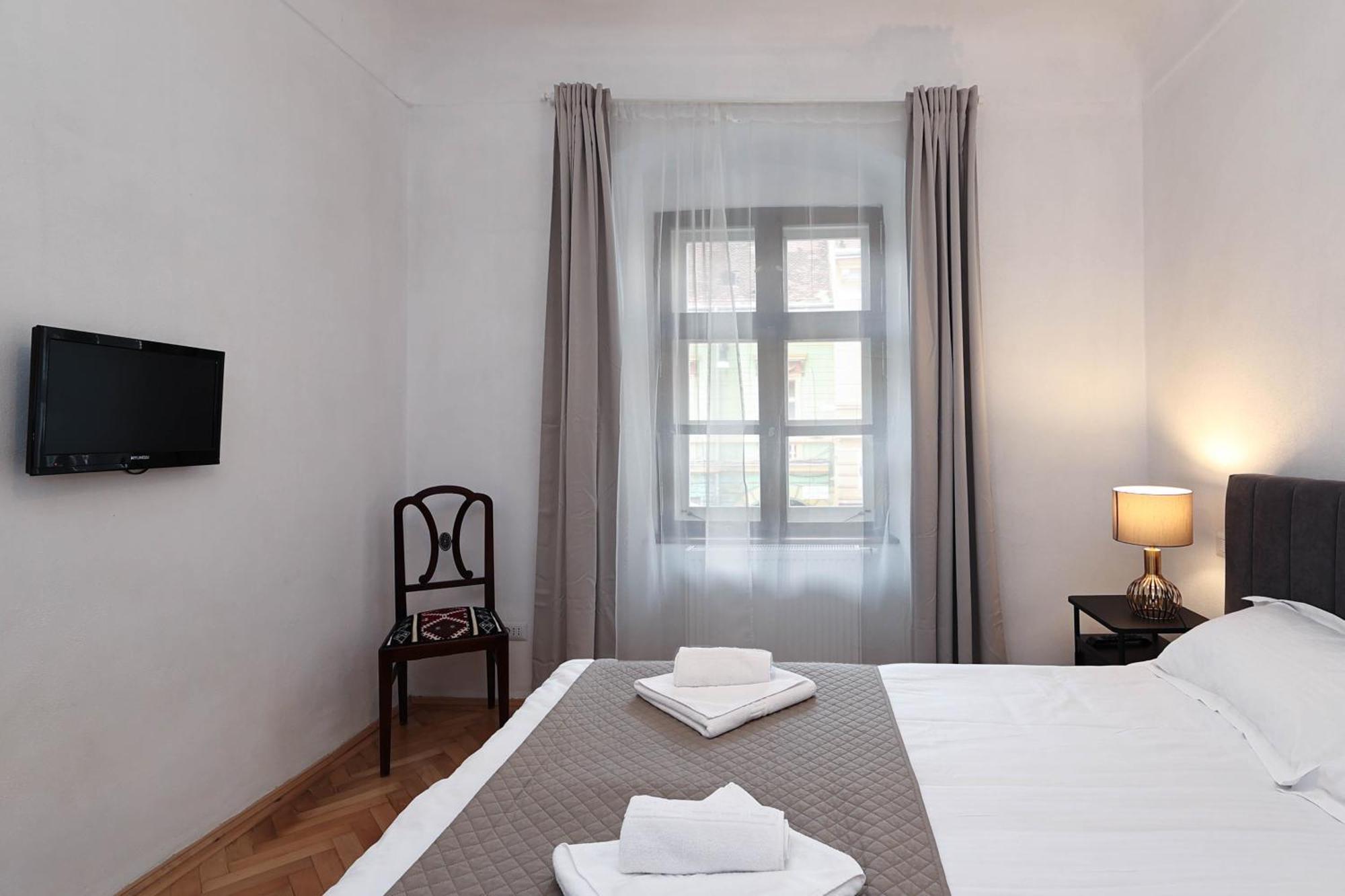 Hirscher Apartament *